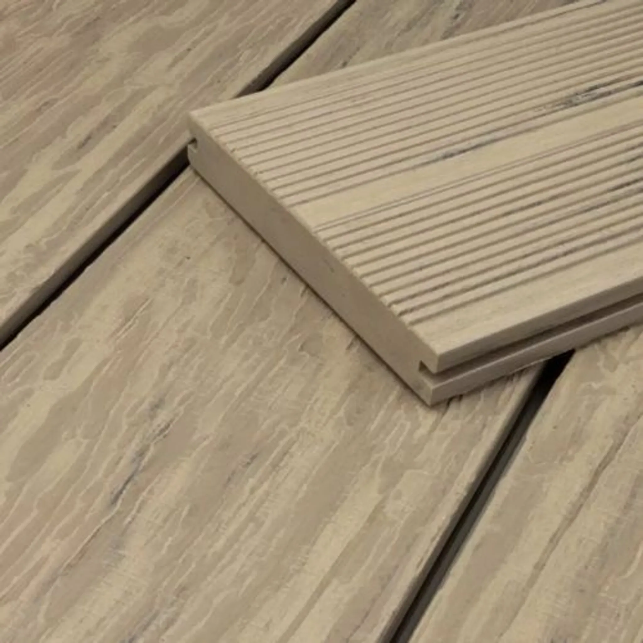 hori-terrassendielen-wpc-maui-massiv-beige-tiefe-holzstruktur-geriffelt-21-x-143-mm.jpg