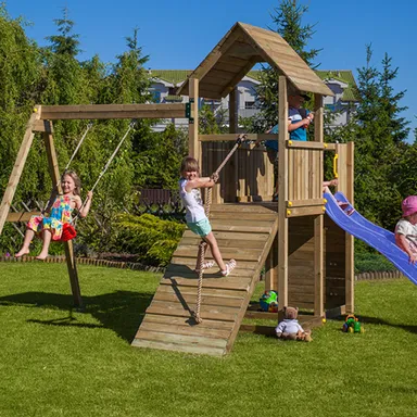 Spielturm mit Rutsche und Schaukel 