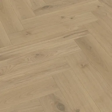 Hier ist ein heller Parkettboden in Fischgrätoptik zu sehen.