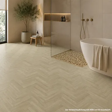 Ein helles Badezimmer mit hellem Fischgrät Vinylboden.