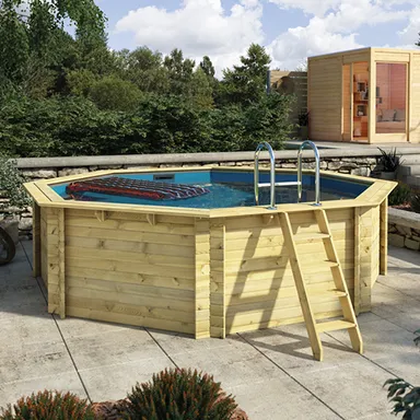 Holz-Pool mit Leiter