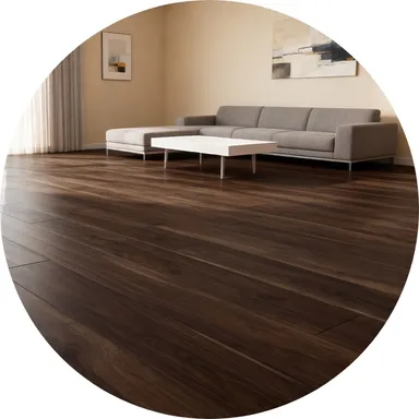 Hier ist ein Ambiente Bild eines dunklen Laminatbodens Nussbaum zu sehen.