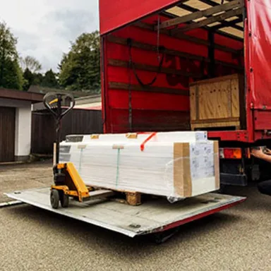 LKW mit Hubwagen.jpg