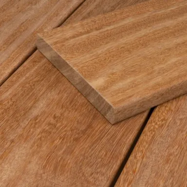 Hier findest du eine große Auswahl an Cumaru Terrassendielen und alle wichtigen Informationen und Vorteile von ihnen