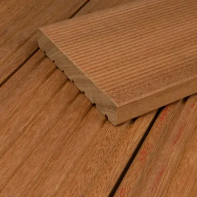 Hier findest du eine große Auswahl an Bangkirai Terrassendielen und alle Vorteile und Eigenschaften