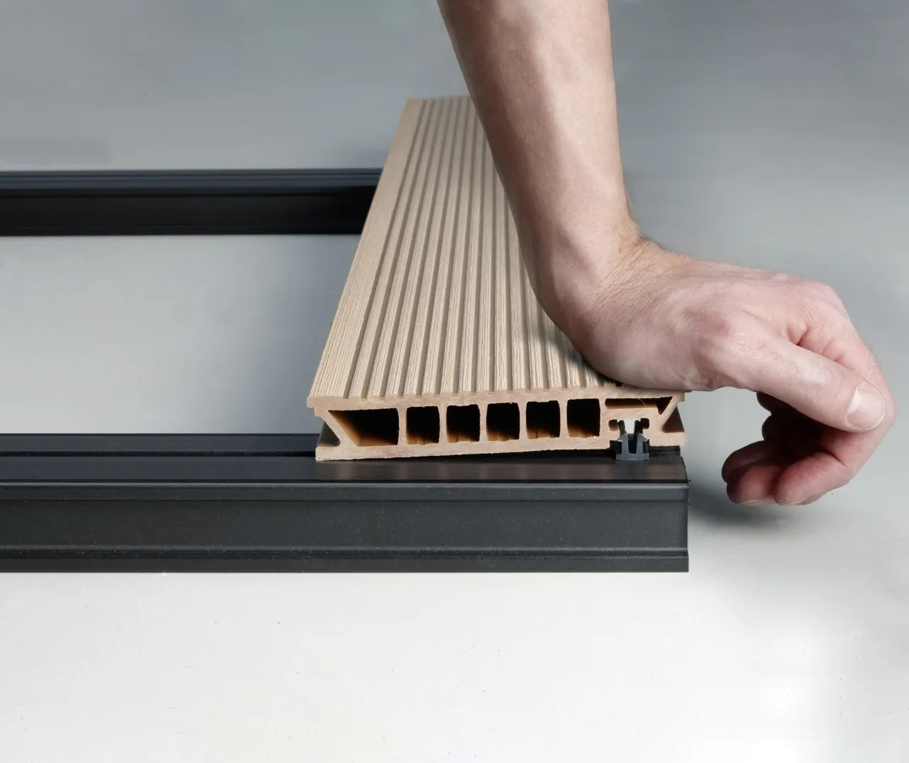 Lignodur terrafina Unterkonstruktion Schwarz 17x60mm (10030014316)