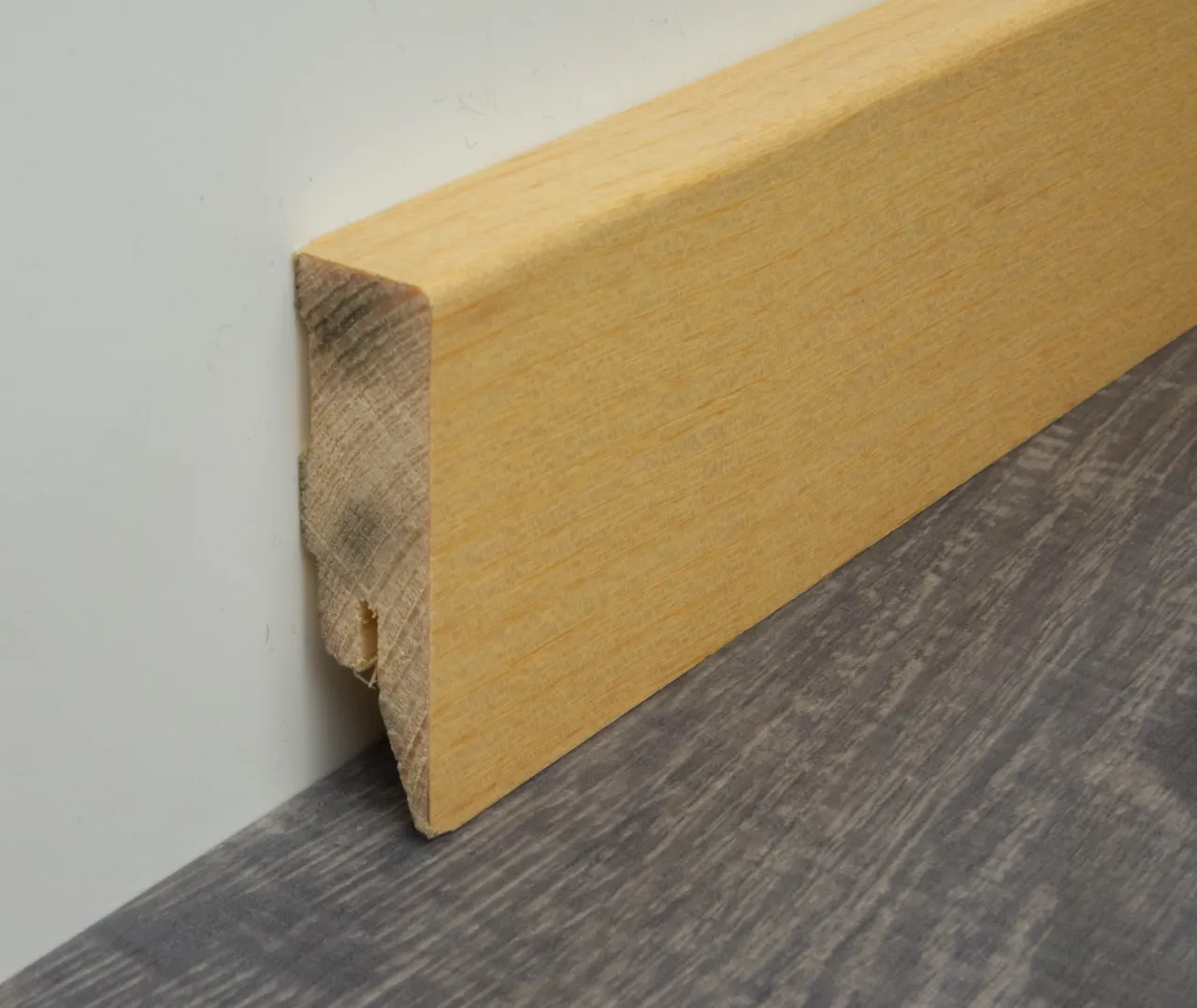 HORI Massivholzkern- Sockelleiste Esche matt versiegelt Modern Profil (3910027200)