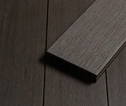 HORI Terrassendielen Komplettset WPC Safety Schutzummantelung braun modern grob strukturiert/glatt gebürstet 23 x 143 mm 1