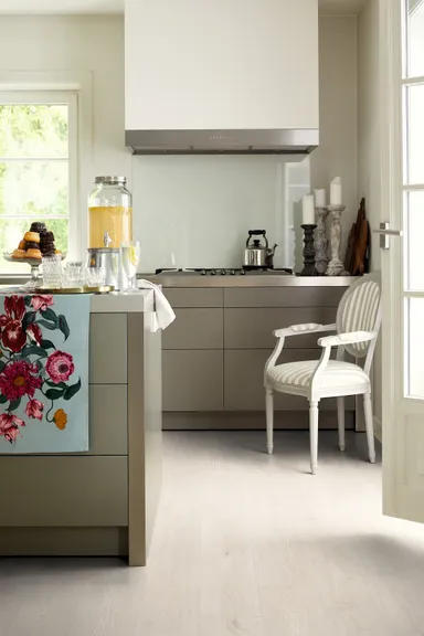 EGGER Klick-Designboden Aquadura Hybridboden EDF194 Camden Eiche weiss 0