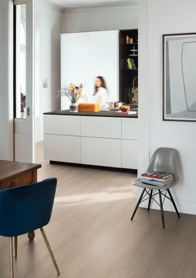 EGGER Klick-Designboden Aquadura+ Hybridboden EDF186 Victoria Eiche hellbraun 0