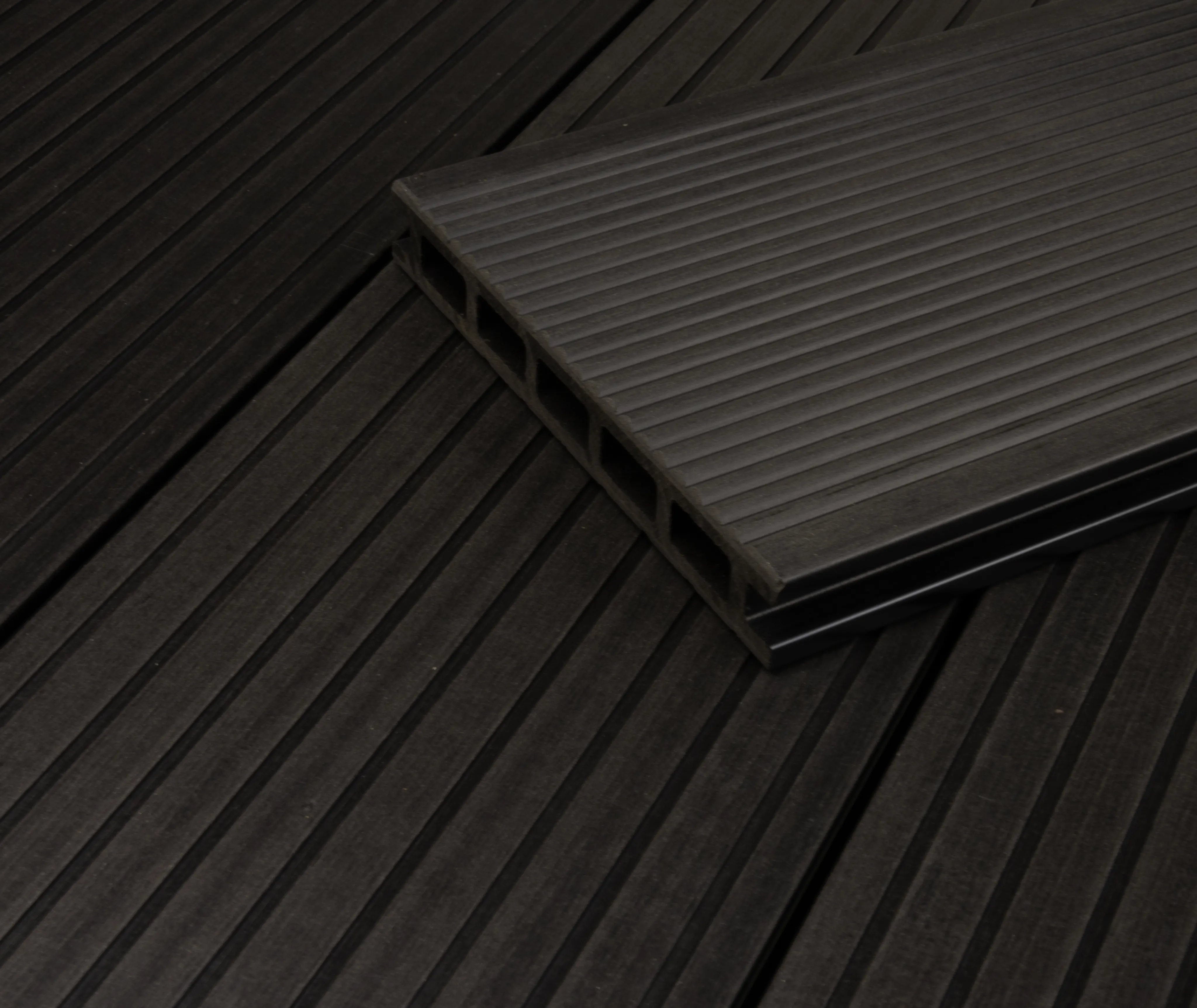 HORI Terrassendielen Komplettset WPC Malta Hohlkammer anthrazit fein geriffelt / grob genutet 21 x 145 mm (10030015412)