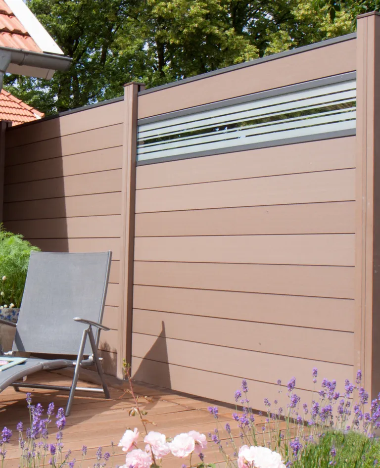 GroJa WPC/BPC Sichtschutzzaun Stecksystem mit 30 cm Glaseinsatz Komplettset 1