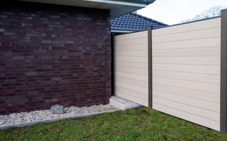 GroJa WPC/BPC Solid Sichtschutzzaun Stecksystem mit WPC/BPC Pfosten Komplettset 0