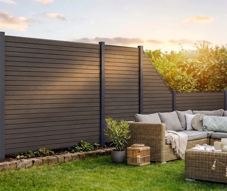 NewTechWood WPC Sichtschutzzaun Stecksystem Komplettset Modena Rhombus 1