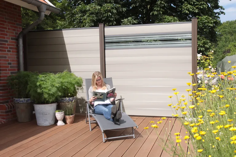 GroJa WPC/BPC Sichtschutzzaun Stecksystem mit 30 cm Glaseinsatz Komplettset 1