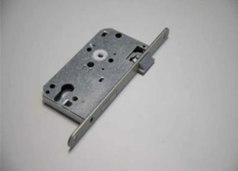 HORI Zimmertür Vigo Weißlack RAL9010 mit Lichtausschnitt Eckkante Röhrenspan Komplettset 12