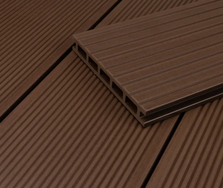 HORI Terrassendielen Komplettset WPC Malta Hohlkammer braun fein geriffelt / grob genutet 21 x 145 mm 1