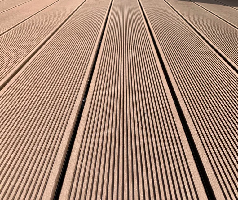 HORI Terrassendielen Komplettset WPC Mauritius massiv braun grob / fein geriffelt 20 x 140 mm 2
