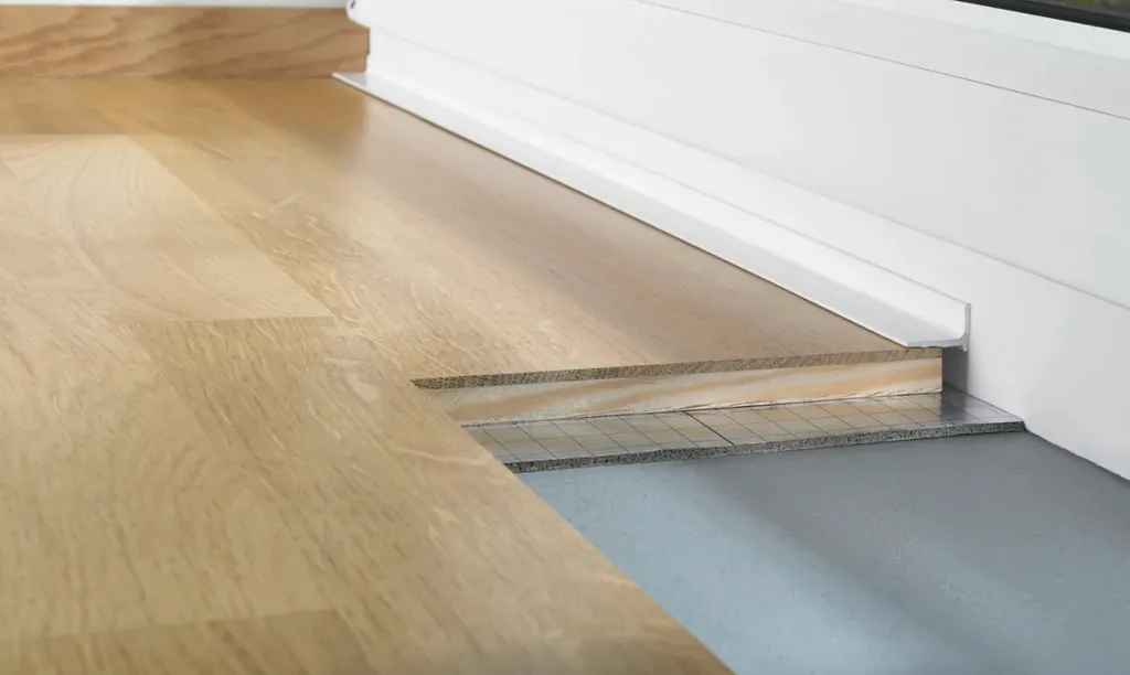 Hier ist ein Ambiente Bild eines weißen Abschlussprofils zu sehen.