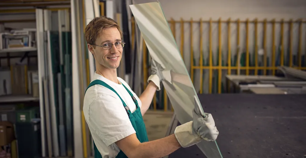 wir-bieten-die verglasung-deiner-tuere-an