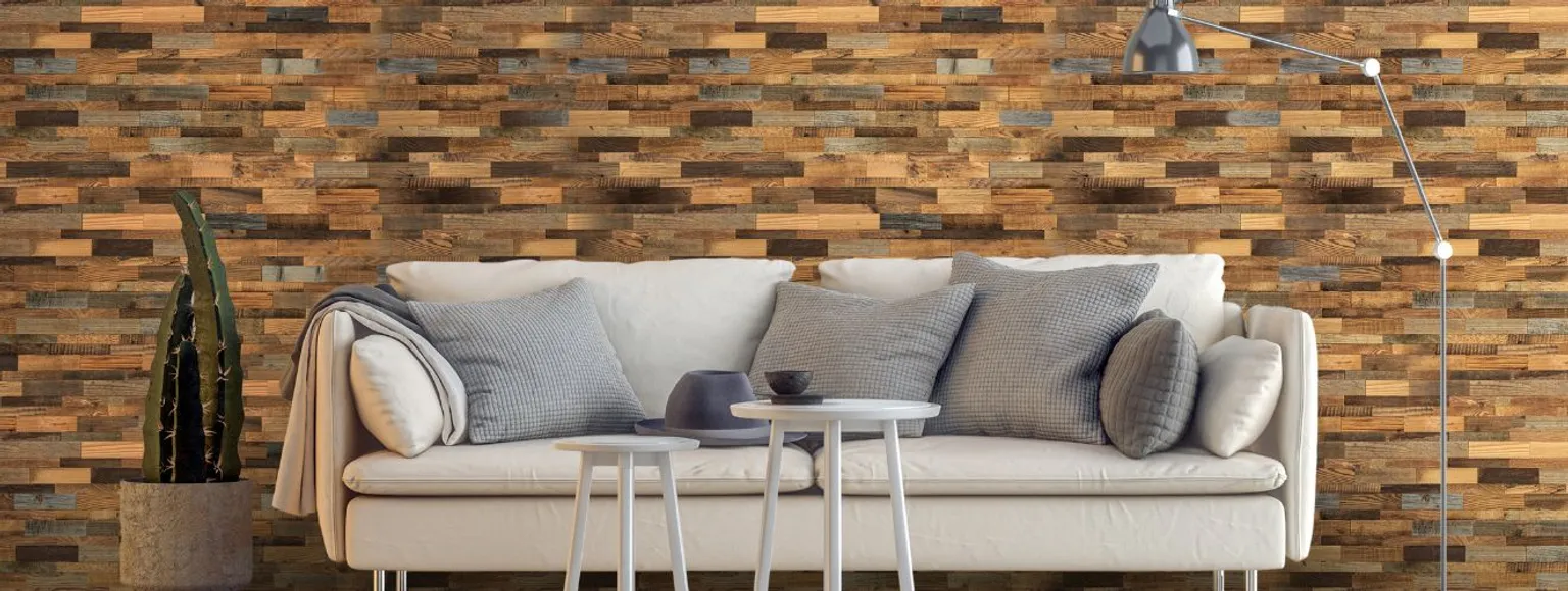 Wohnzimmer mit Wandverkleidung aus Holz 