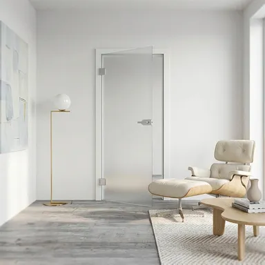 Hier ist ein helles, Lichtüberflutetes Zimmer mit einer weißen Zarge zu sehen.