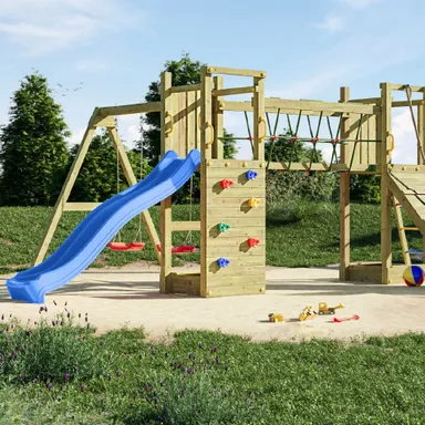 Spielturm im Sandkasten mit Rutsche