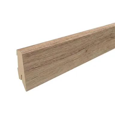 Hier ist eine helle MDF Sockelleiste zu sehen.