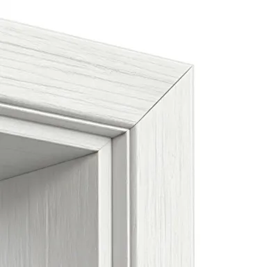 Hier ist die Kante einer weiße CPL Zarge zu sehen. 