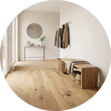 Hier ist ein Ambiente Bild eines hellen Parkettbodens zu sehen.