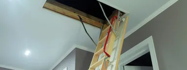 Offene Dachbodentreppe aus Holz