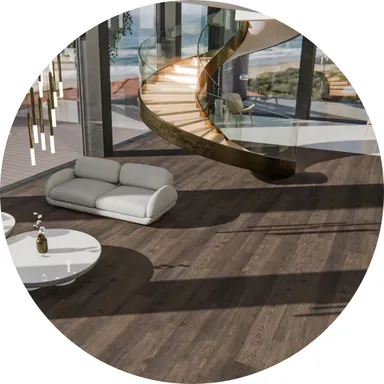 Hier ist ein dunkler Parkett Schiffsboden zu sehen.