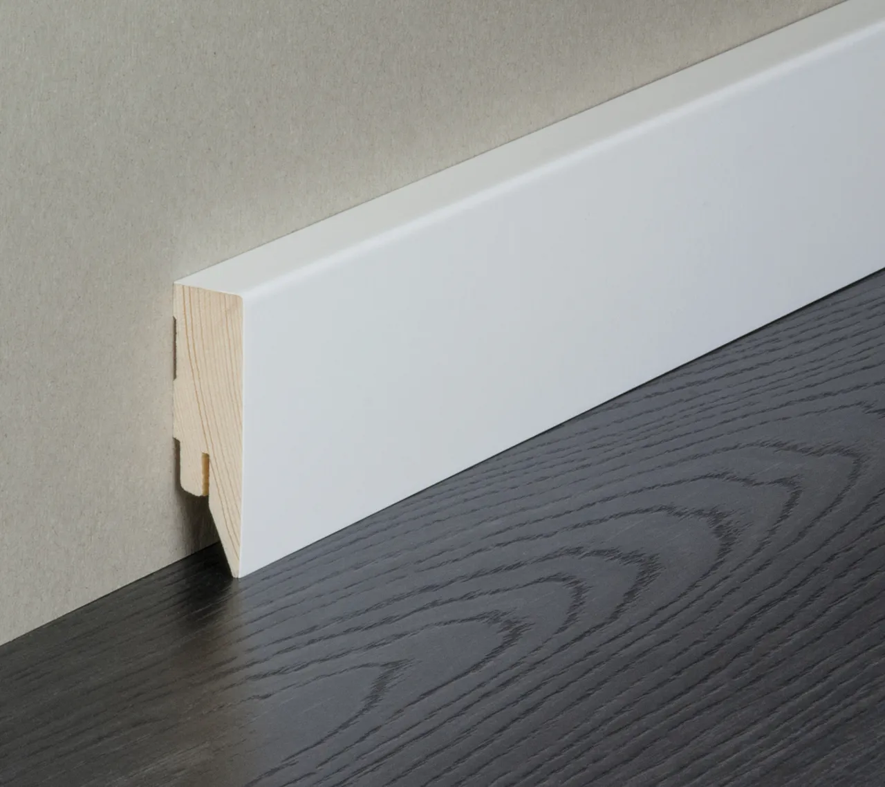 HORI Massivholzkern- Sockelleiste Gletscherweiß lackiert ähnlich RAL 9016  Modern Profil