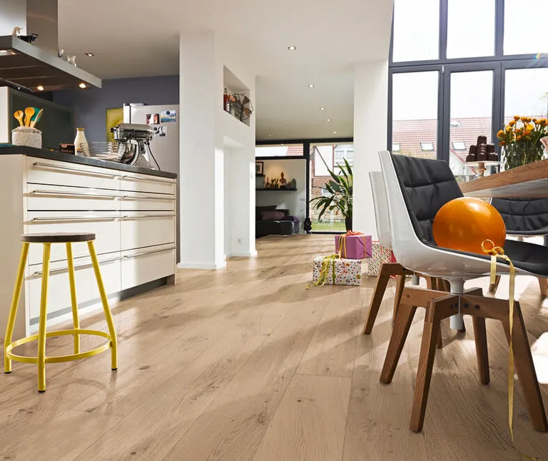 MEISTER Lindura Holzboden HD 400 Eiche lebhaft gebürstet Landhausdiele 1