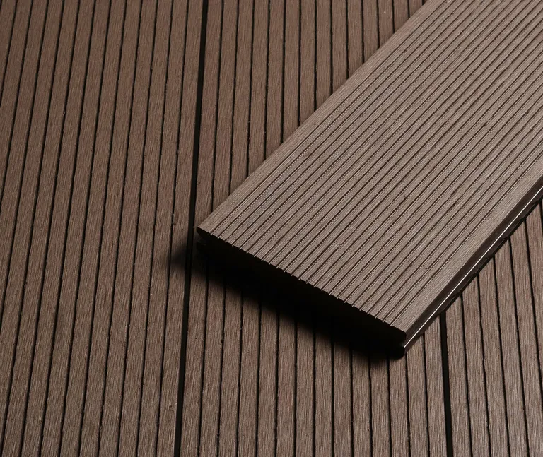 HORI Terrassendielen WPC Mauritius massiv braun grob / fein geriffelt 20 x 140 mm 4