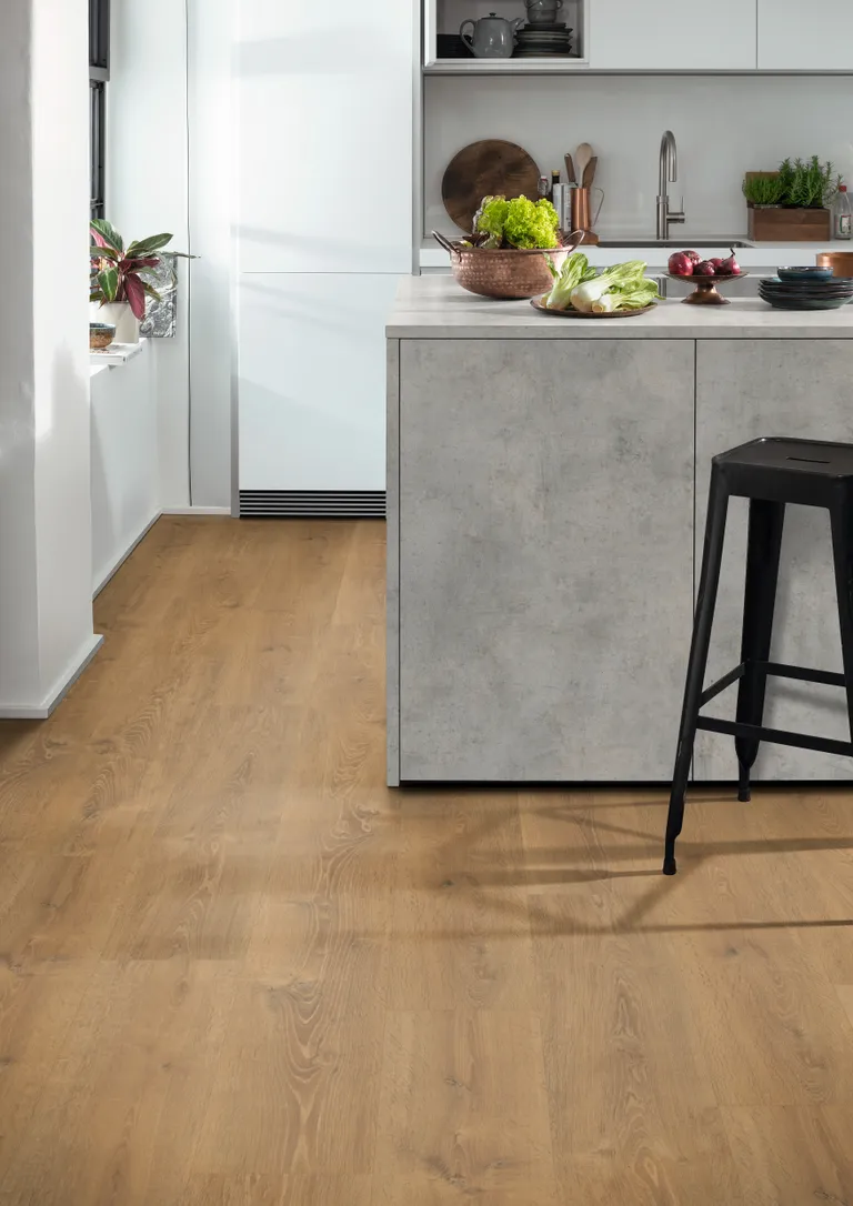 EGGER Klick-Designboden Aquadura+ Hybridboden EDF173 Waltham Eiche natur 4