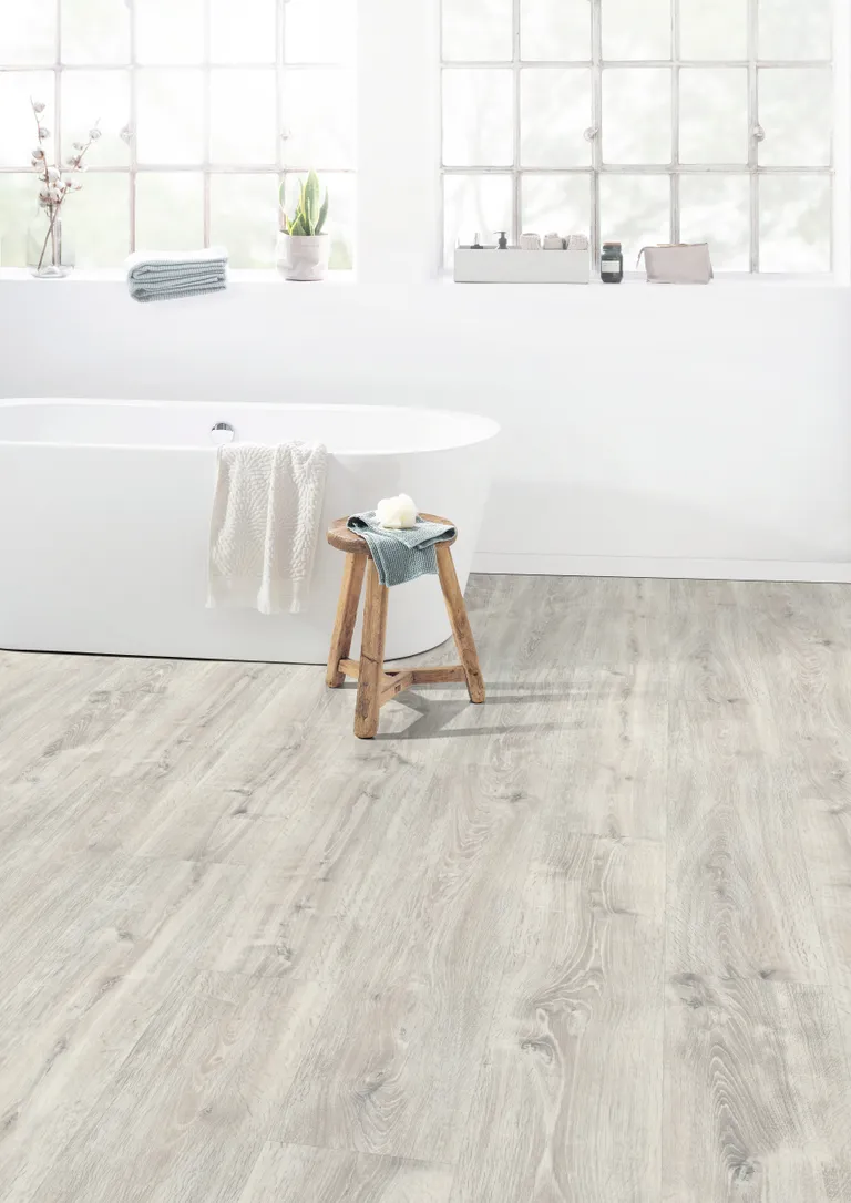 EGGER Klick-Designboden Aquadura+ Hybridboden EDF174 Waltham Eiche weiss 4