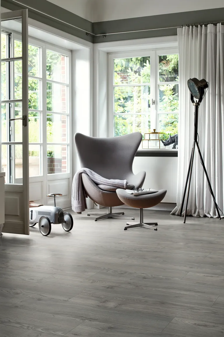 EGGER Laminat NatureSense Aqua EL1028 Avery Eiche grau 4