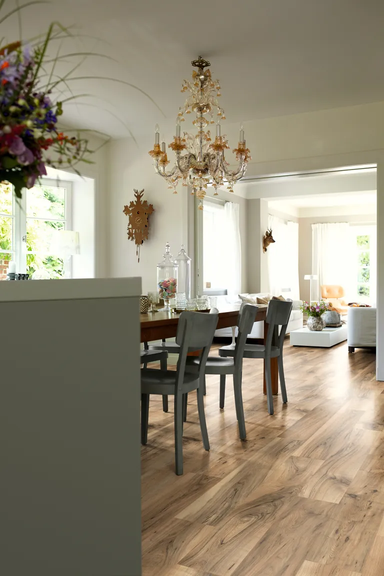 EGGER Laminat NatureSense Aqua EL1071 Perganti Nussbaum braun 5