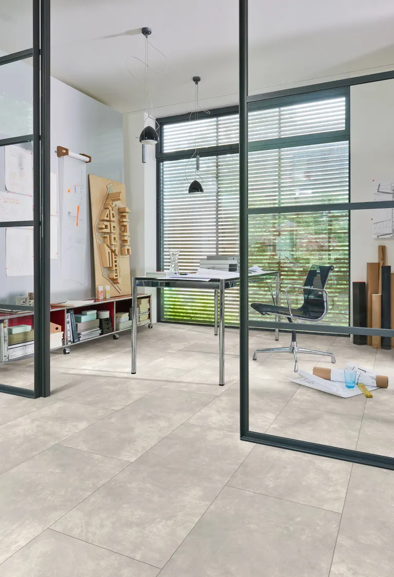 PARADOR PVC freier Klick-Designboden Modular ONE Beton hellgrau Steinstruktur Fliese 4
