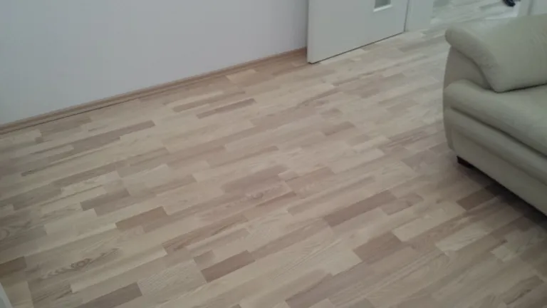 HORI Parkett 300 Esche weiß Basic Schiffsboden versiegelt 1