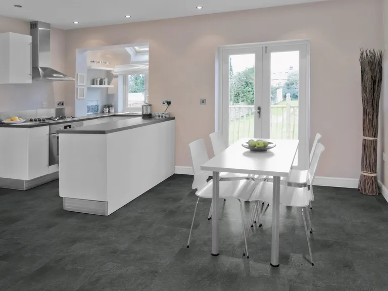 HORI Klick-Hartvinylboden Rigid SPC XXL Fliesenformat Granito Terra Antracite Steinstruktur 5