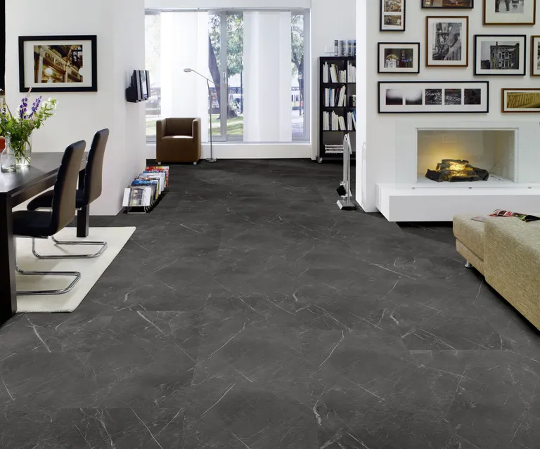 HORI Klick-Hartvinylboden Rigid SPC XXL Fliesenformat Marmo di Carrara Antracite Steinstruktur 4