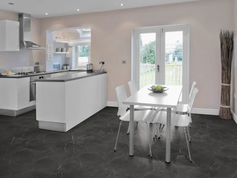 HORI Klick-Hartvinylboden Rigid SPC XXL Fliesenformat Marmo di Carrara Antracite Steinstruktur 5